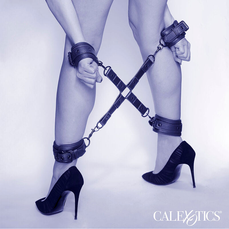 CALEXOTICS - CONECTOR NOCTURNAL HOG TIE CUERO AJUSTABLE NEGRO
