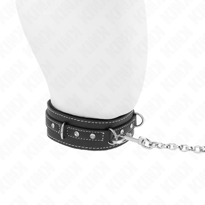 KINK - COLAR EM COURO PVC COM CINTO 105 CM REBITE DE STRASS 41,5 X 4 CM