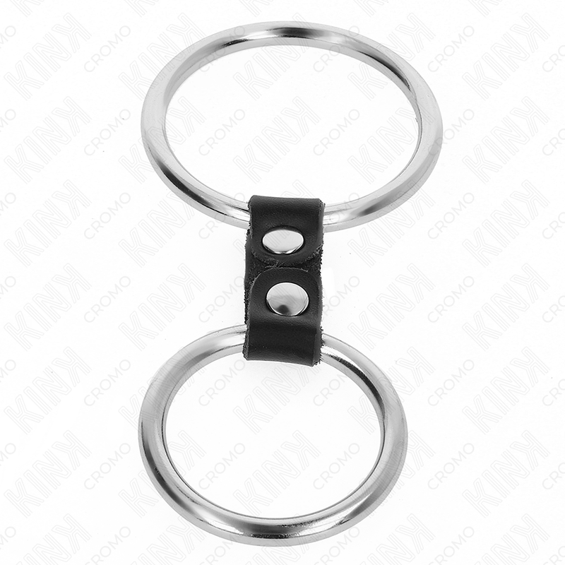 KINK - ANEL PENIANO DUPLO EM METAL DE 3,7 CM A 5 CM LIGADO POR TIRA DE COURO MODELO 2